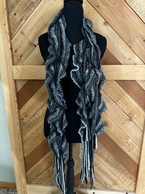 Chic Ruffle Knit Scarf - Gray and Black